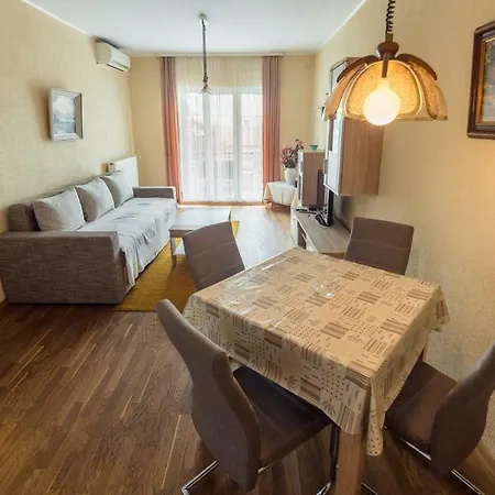 689 Apartment