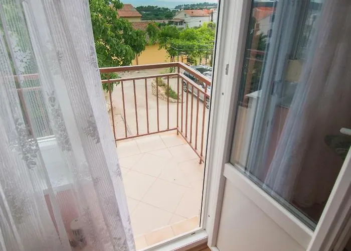 689 Apartment Banjol