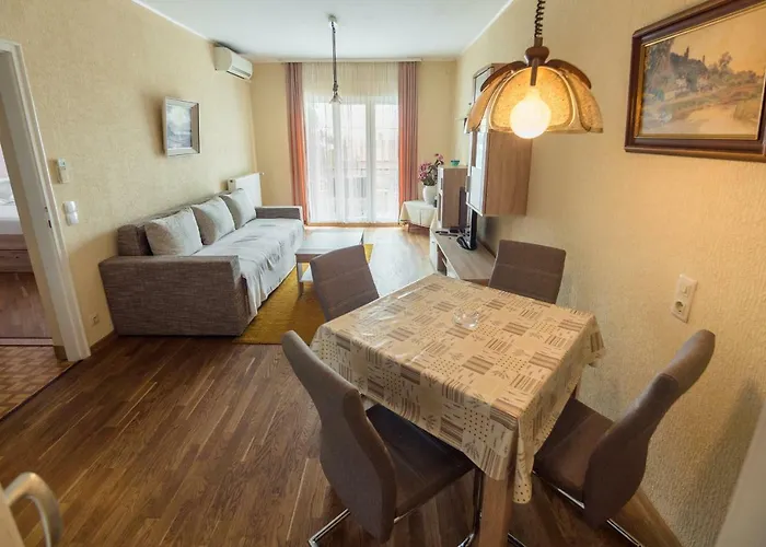689 Apartment