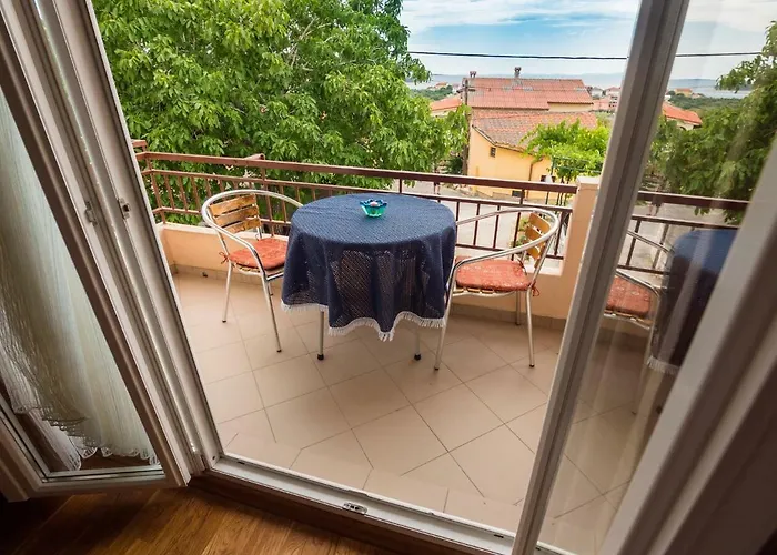 Апартаменты 689 *